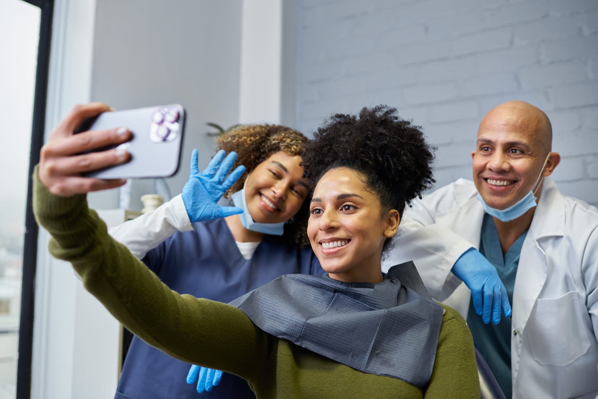 Why Busy Professionals Love the Simplicity of Booking Dental Care Online